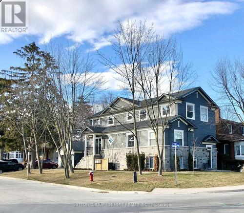 31 Oakwood Avenue N, Mississauga, ON - Outdoor With Facade