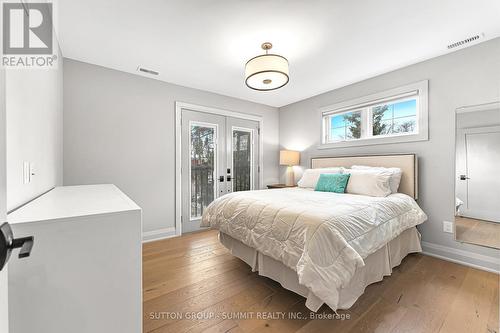 31 Oakwood Avenue N, Mississauga, ON - Indoor Photo Showing Bedroom