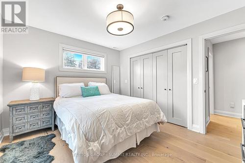 31 Oakwood Avenue N, Mississauga, ON - Indoor Photo Showing Bedroom