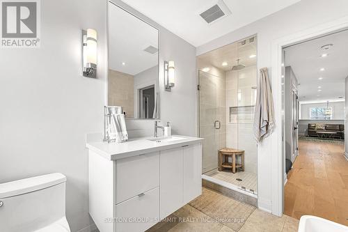 31 Oakwood Avenue N, Mississauga, ON - Indoor Photo Showing Bathroom