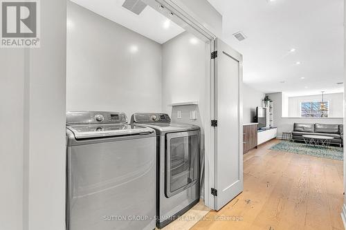 31 Oakwood Avenue N, Mississauga, ON - Indoor Photo Showing Laundry Room