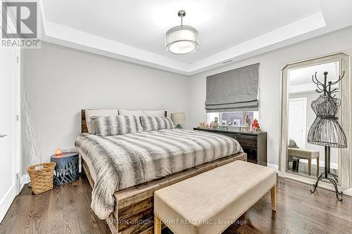 31 Oakwood Avenue N, Mississauga, ON - Indoor Photo Showing Bedroom