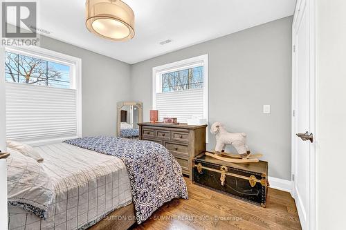 31 Oakwood Avenue N, Mississauga, ON - Indoor Photo Showing Bedroom