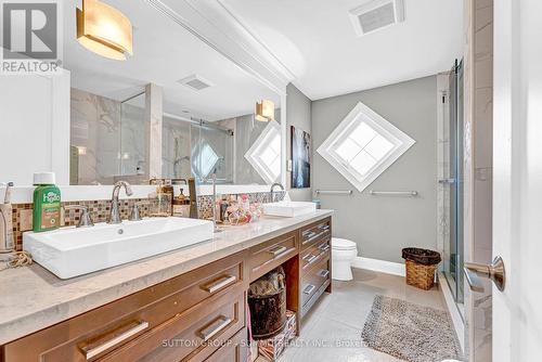 31 Oakwood Avenue N, Mississauga, ON - Indoor Photo Showing Bathroom