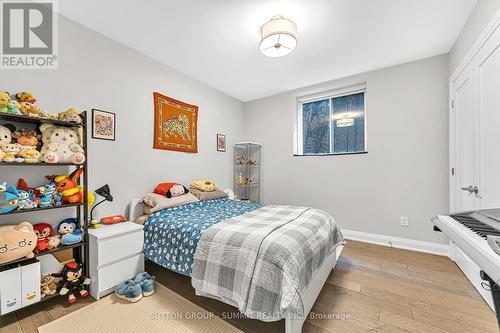 31 Oakwood Avenue N, Mississauga, ON - Indoor Photo Showing Bedroom