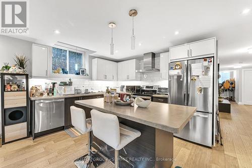 31 Oakwood Avenue N, Mississauga, ON - Indoor Photo Showing Kitchen