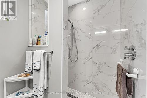 31 Oakwood Avenue N, Mississauga, ON - Indoor Photo Showing Bathroom