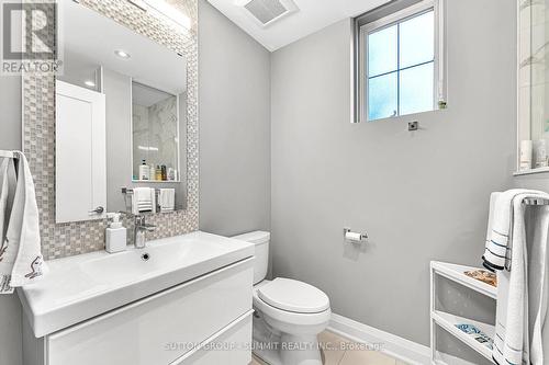 31 Oakwood Avenue N, Mississauga, ON - Indoor Photo Showing Bathroom