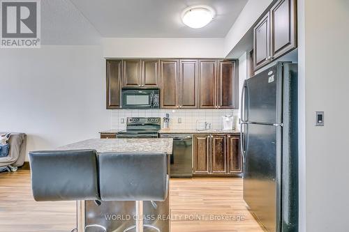 3005 - 330 Burnhamthorpe Road W, Mississauga, ON - Indoor Photo Showing Kitchen