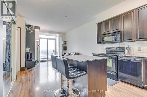 3005 - 330 Burnhamthorpe Road W, Mississauga, ON - Indoor Photo Showing Kitchen