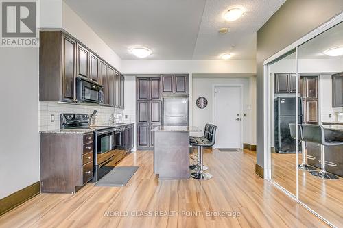 3005 - 330 Burnhamthorpe Road W, Mississauga, ON - Indoor Photo Showing Kitchen