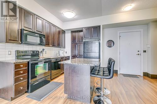 3005 - 330 Burnhamthorpe Road W, Mississauga, ON - Indoor Photo Showing Kitchen