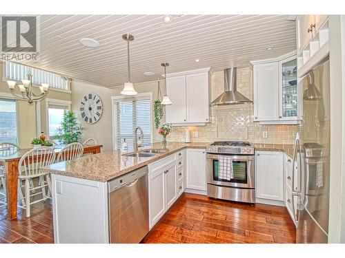 6897 Santiago Loop Unit# 100, Kelowna, BC - Indoor Photo Showing Kitchen With Double Sink With Upgraded Kitchen