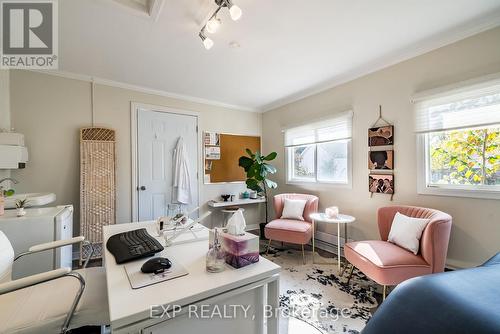 355 Division Street, Cobourg, ON - Indoor Photo Showing Living Room