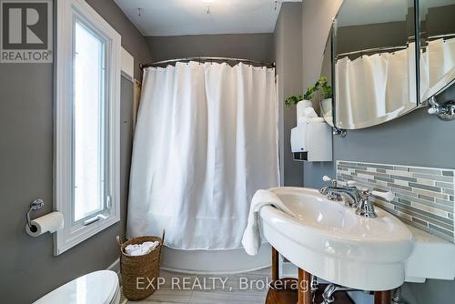 355 Division Street, Cobourg, ON - Indoor Photo Showing Bathroom