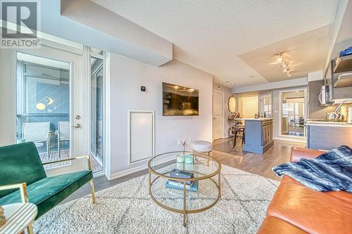 510 - 400 Adelaide Street E, Toronto, ON - Indoor Photo Showing Living Room