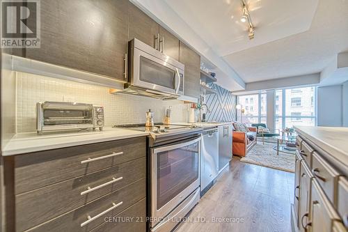 510 - 400 Adelaide Street E, Toronto, ON - Indoor Photo Showing Kitchen With Upgraded Kitchen