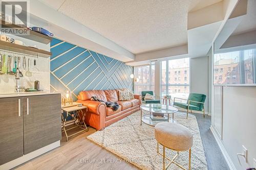 510 - 400 Adelaide Street E, Toronto, ON - Indoor Photo Showing Living Room