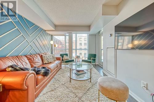 510 - 400 Adelaide Street E, Toronto, ON - Indoor Photo Showing Living Room