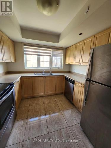 382 - 2387 Chevron Prince Path, Oshawa (Windfields), ON - Indoor Photo Showing Kitchen With Double Sink