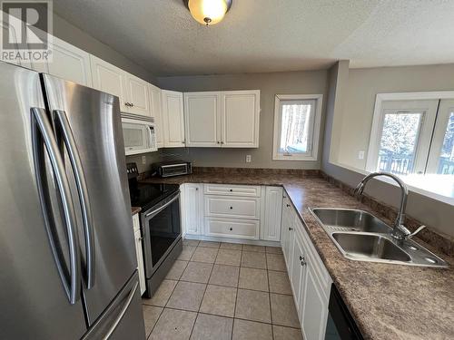 5320 Tamarack Crescent, Fort Nelson, BC - Indoor Photo Showing Kitchen With Double Sink