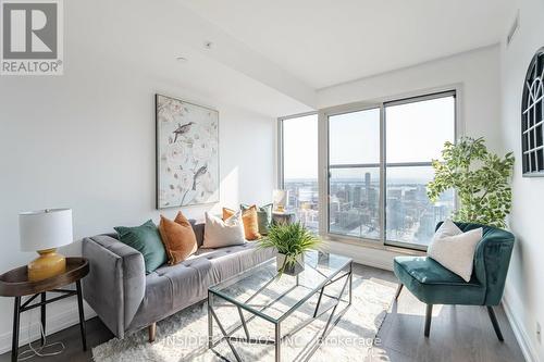 4606 - 181 Dundas Street E, Toronto, ON - Indoor Photo Showing Living Room