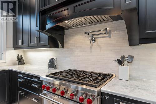 91 Woodgate Pines Drive, Vaughan, ON - Indoor Photo Showing Kitchen With Upgraded Kitchen