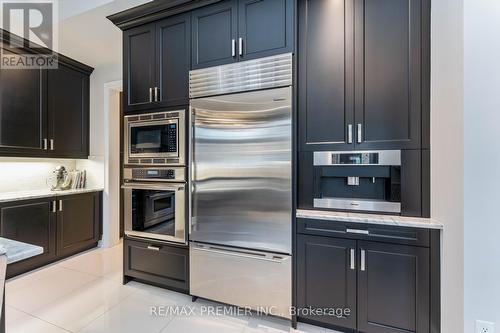 91 Woodgate Pines Drive, Vaughan, ON - Indoor Photo Showing Kitchen