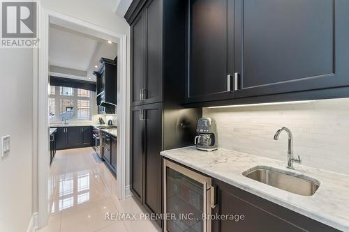 91 Woodgate Pines Drive, Vaughan, ON - Indoor Photo Showing Kitchen