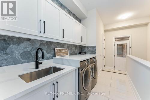 91 Woodgate Pines Drive, Vaughan, ON - Indoor Photo Showing Laundry Room