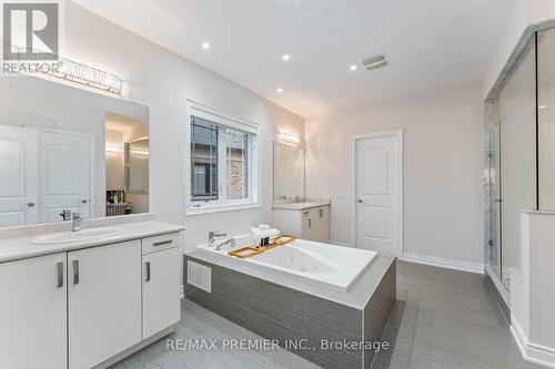 91 Woodgate Pines Drive, Vaughan, ON - Indoor Photo Showing Bathroom