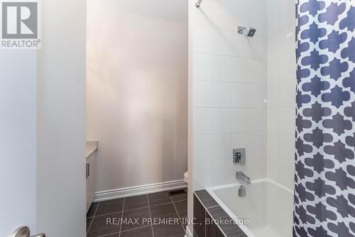 91 Woodgate Pines Drive, Vaughan, ON - Indoor Photo Showing Bathroom