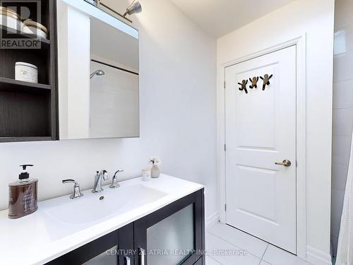 22 Leroy Avenue, Toronto, ON - Indoor Photo Showing Bathroom