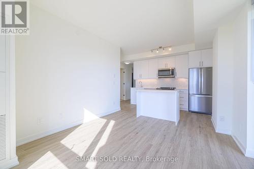 #404 - 345 Wheat Boom Drive, Oakville, ON - Indoor Photo Showing Kitchen