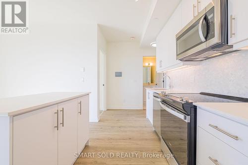 #404 - 345 Wheat Boom Drive, Oakville, ON - Indoor Photo Showing Kitchen