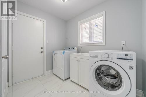 5195 Warwickshire Way, Mississauga, ON - Indoor Photo Showing Laundry Room