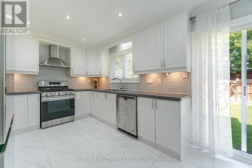 5195 Warwickshire Way, Mississauga, ON - Indoor Photo Showing Kitchen