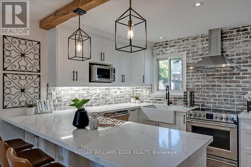 1353 Woodvale Place, Burlington, ON - Indoor Photo Showing Kitchen With Upgraded Kitchen