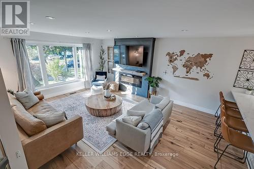 1353 Woodvale Place, Burlington, ON - Indoor Photo Showing Living Room