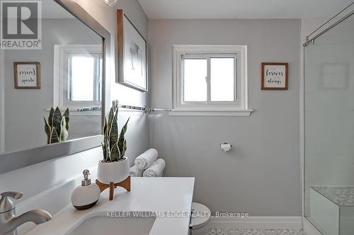 1353 Woodvale Place, Burlington, ON - Indoor Photo Showing Bathroom