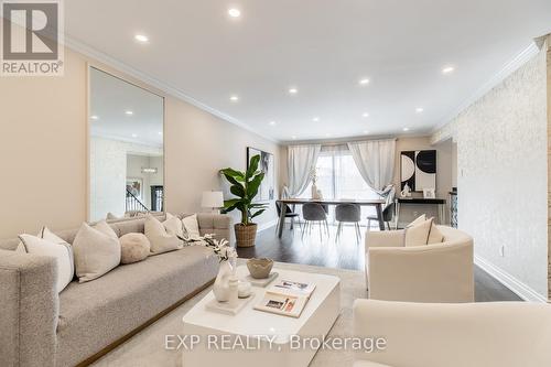 4039 Midhurst Lane, Mississauga, ON - Indoor Photo Showing Living Room