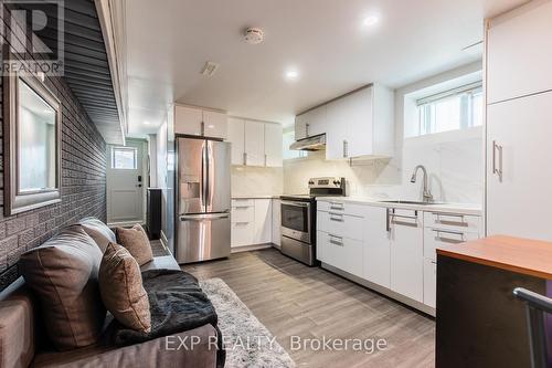 4039 Midhurst Lane, Mississauga, ON - Indoor Photo Showing Kitchen With Stainless Steel Kitchen With Upgraded Kitchen