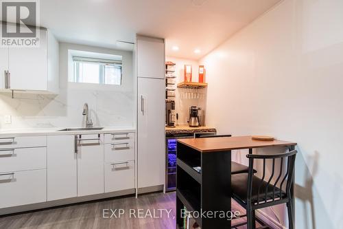 4039 Midhurst Lane, Mississauga, ON - Indoor Photo Showing Kitchen