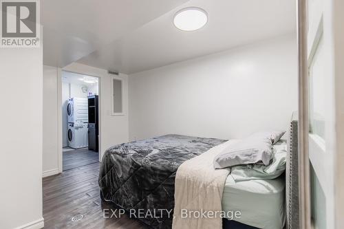 4039 Midhurst Lane, Mississauga, ON - Indoor Photo Showing Bedroom