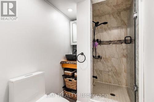 4039 Midhurst Lane, Mississauga, ON - Indoor Photo Showing Bathroom