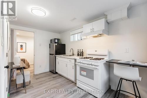 4039 Midhurst Lane, Mississauga, ON - Indoor Photo Showing Kitchen