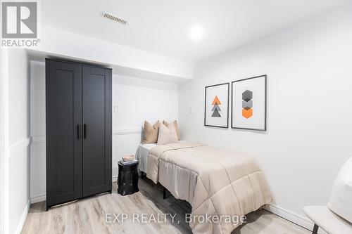 4039 Midhurst Lane, Mississauga, ON - Indoor Photo Showing Bedroom