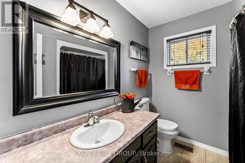 1081 Frankford-Stirling Road, Quinte West, ON - Indoor Photo Showing Bathroom