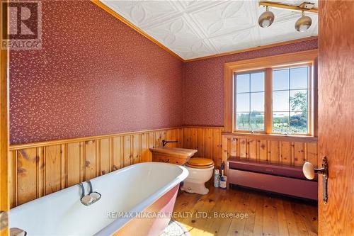 287 Read Road, Niagara-On-The-Lake, ON - Indoor Photo Showing Bathroom