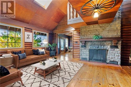 287 Read Road, Niagara-On-The-Lake, ON - Indoor Photo Showing Living Room With Fireplace